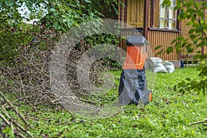 Electric garden shredder of branches and leaves