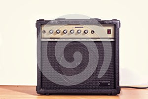 Electric guitar amplifier