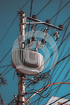 Electric high-voltage power pole with the transformer unit