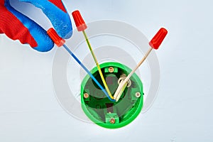 Electric installation work with round electrical box