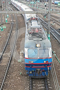 Electric locomotive with cars