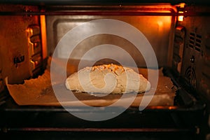 Electric mini oven for homemade bread cooking