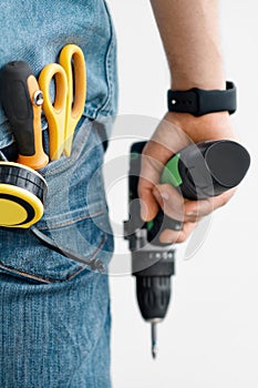 Electric tool for fixing and professional builder or handyman on work