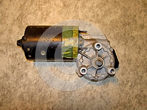 Electric wiper motor with aluminum gearbox, removed from the car