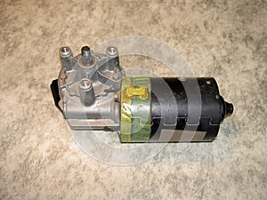 Electric wiper motor with aluminum gearbox, removed from the car, left side