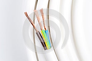 Electrical cable with three insulated conductors