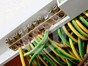 Electrical connections with cables