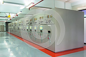 Electrical energy distribution substation