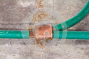 Electrical grounding connection