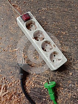 electrical terminals and electrical plugs