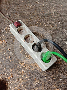 electrical terminals and electrical plugs