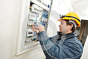 Elettricista installazione energia risparmio 
