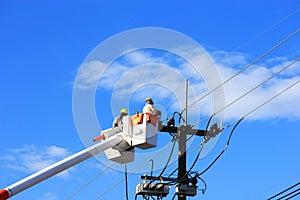Elektrikář opravář telegrafních linek opravit z elektrický moc systém 