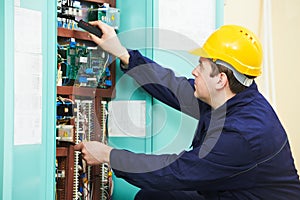 Electrician at safety fuse device replace work