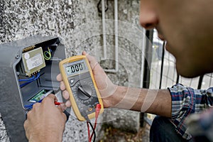 Electrician using voltmeter device