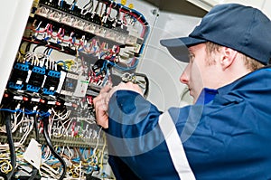 Electrician at voltage adjusting