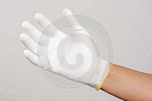 Electrician wear the antistatic gloves