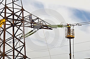 Electricians in high-altitude work