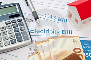 Electricity and gas bills. Domestic heating and energy cost calculation