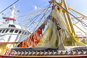 Electrified and devastating fishing net