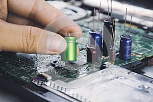 Electrolytic capacitor in the hand