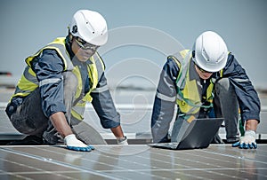 Electromechanical solar panel technician install, assemble photovoltaic systems on roof based on site assessment and schematic