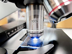 Elektron mikroskop v laboratórium 