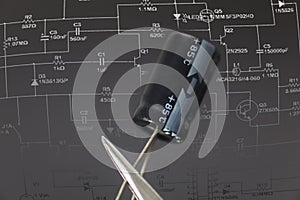 Electronic capacitor