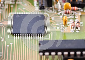 Electronic chip on circuit board