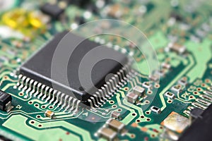 Electronic chip on circuit board