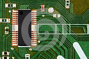 Electronic circuit board with chip and radio components