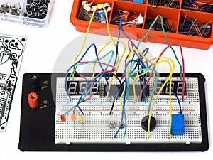 Electronic circuit on a breadboard (raster) DIY