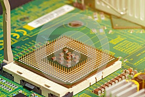 Electronic computer board and chip