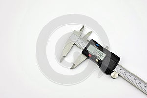 Electronic digital caliper