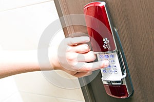 Electronic door lock