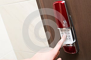 Electronic door lock