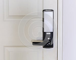 Electronic door lock