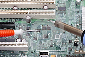 Electronic elements installed on the board Concept of repairing laptop computers