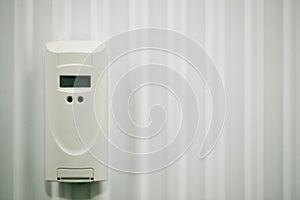 Electronic heat cost allocator on radiator