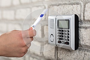 Electronic Key System To Lock And Unlock Door