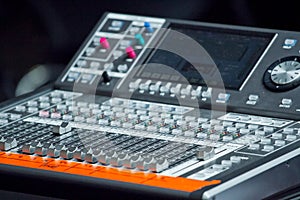 Electronic mixing desk