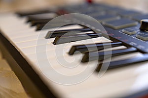 Electronic piano keyboard