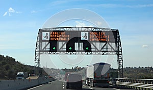 electronic road sign with text that means Winter Equipment Oblig photo