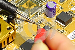 Electronic technician