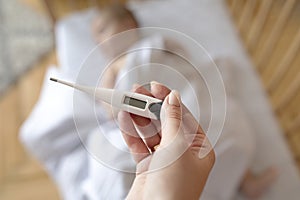 Electronic thermometer with empty display in mother hand