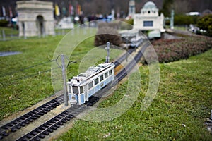 Electronic train