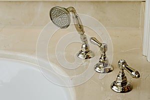 Elegant bathtub faucet