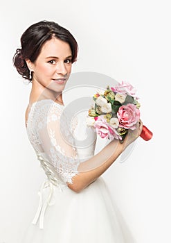 Elegant bride with beautiful wedding bouquet in a hands. wedding make-up and hairstyle concept