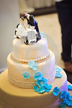 Elegant cream wedding cake