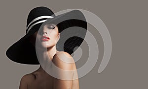 Elegant lady in hat. Fashion portrait.